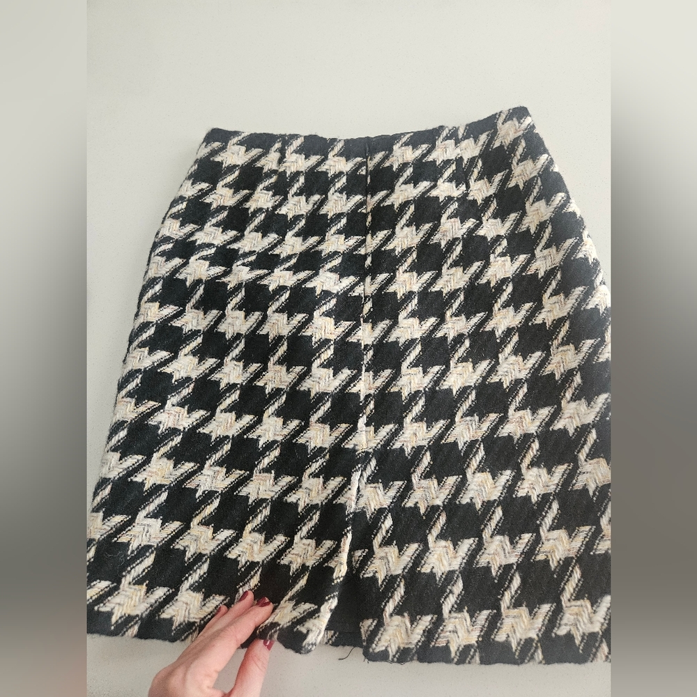 Jaclyn Smith Black and Cream Houndstooth Mini Skirt